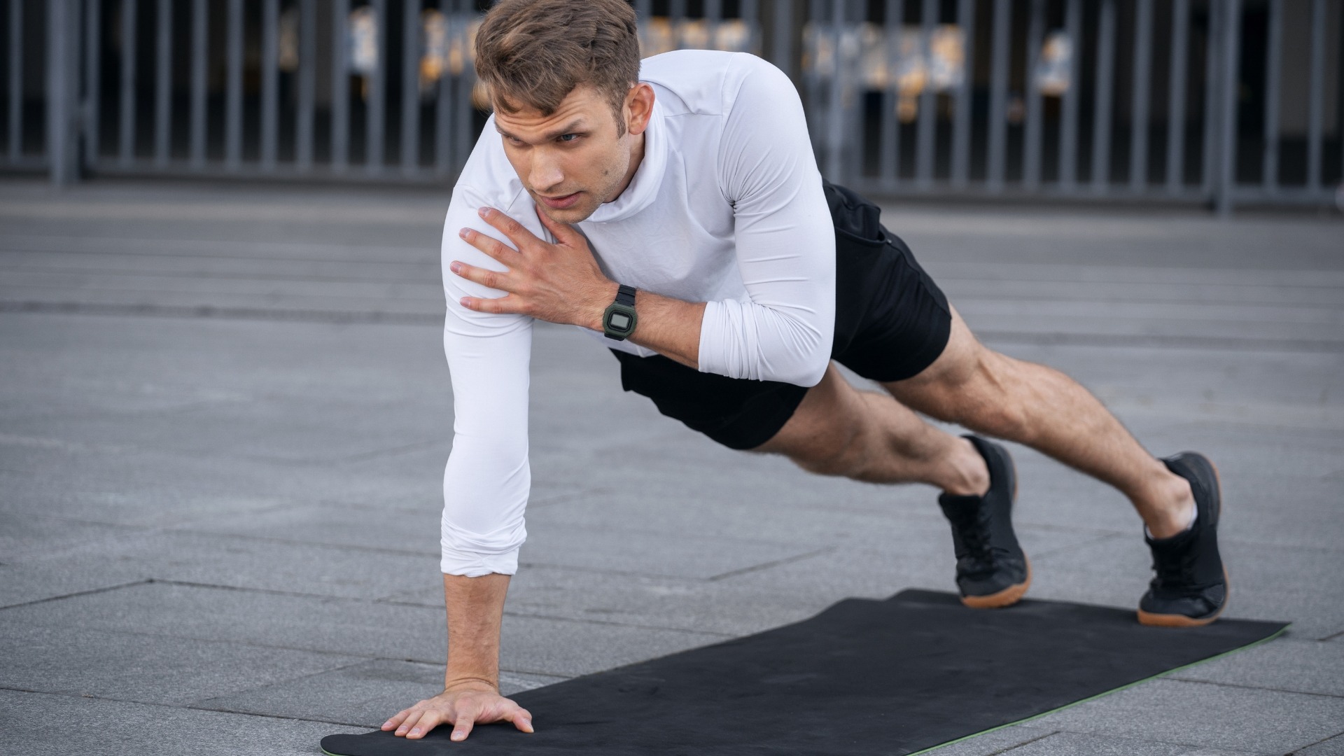 Plank Shoulder Tap